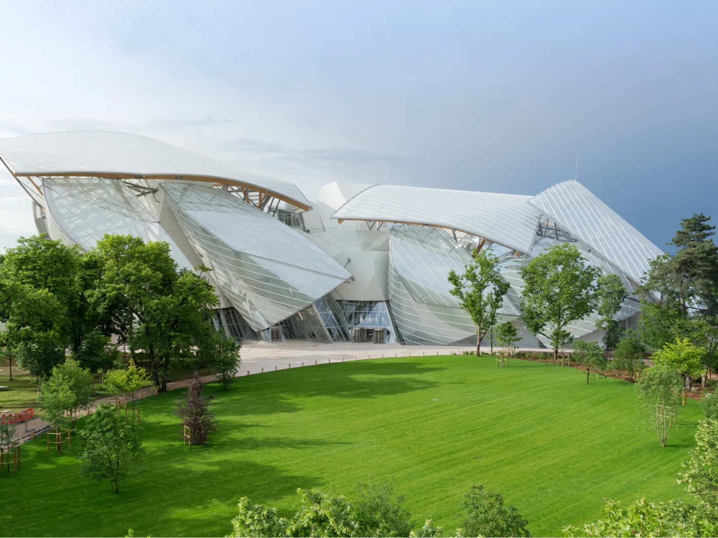 We protect the Louis Vuitton Foundation gallery