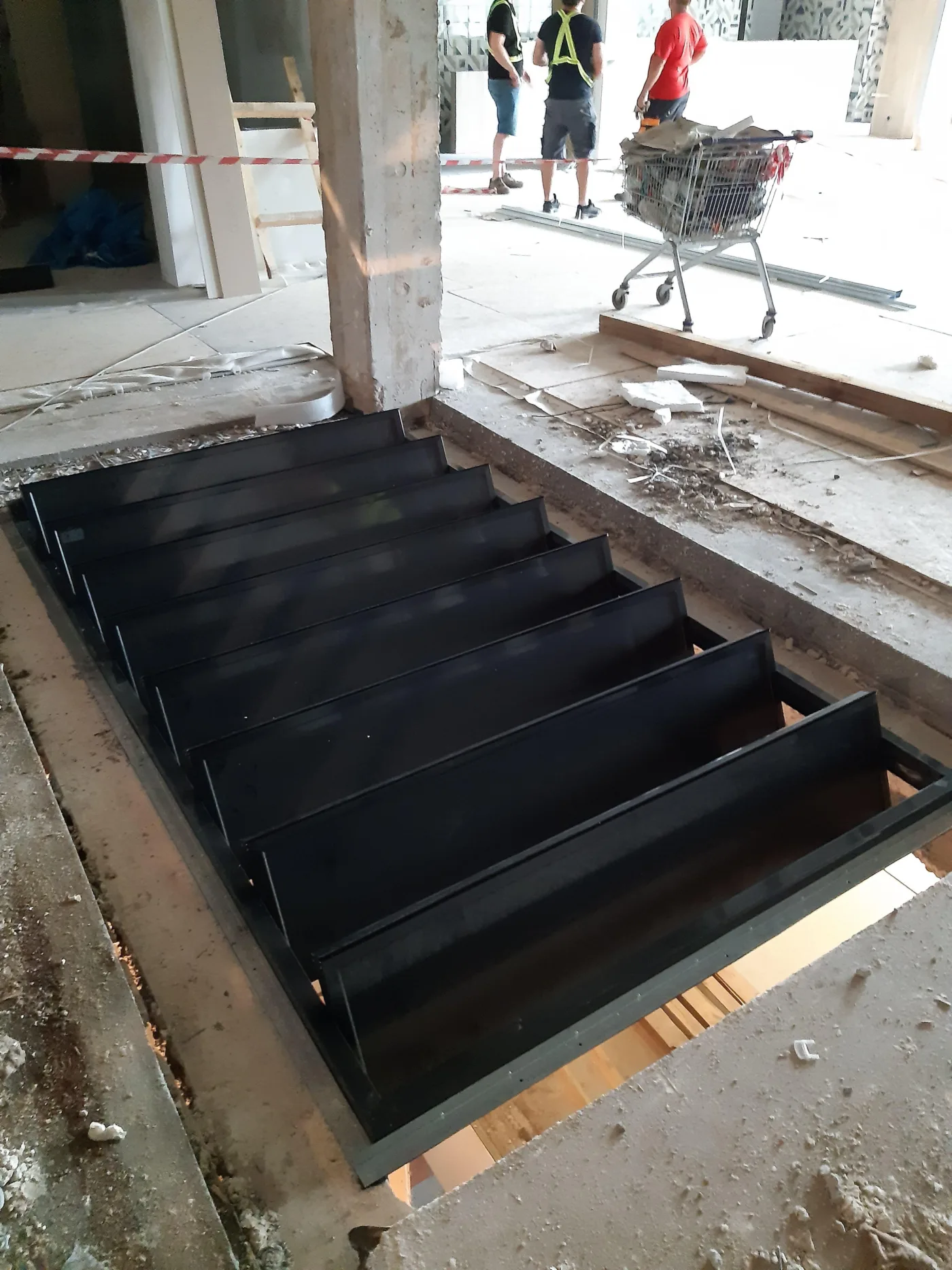 FLW 24 - Partition of a vertical ventilation shaft